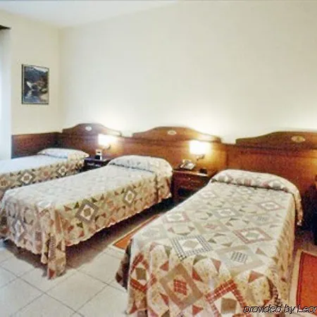 Ξενοδοχείο Pavone 3*